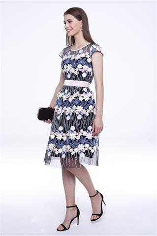 Elegancka sukienka z motywem kwiatowym 58101 - 217391