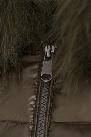 Casualowa kurtka w kolorze khaki z futerkiem 84096 - 31531