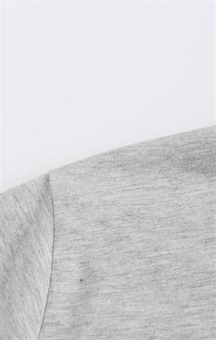 Jasnoszary t-shirt bawełniany z nadrukiem 58807 - 383581