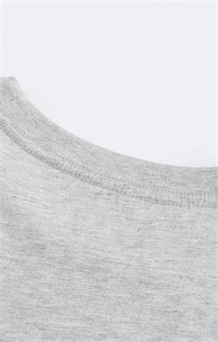 Jasnoszary t-shirt bawełniany z nadrukiem 58807 - 383621