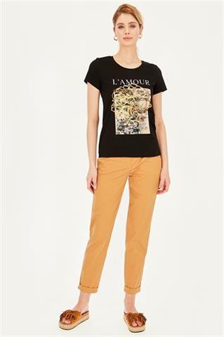 Czarny t-shirt damski z nadrukiem 58828 - 390811