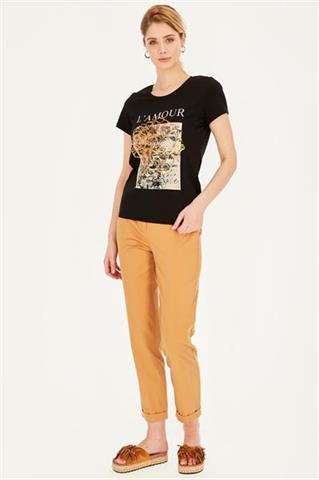 Czarny t-shirt damski z nadrukiem 58828 - 390821