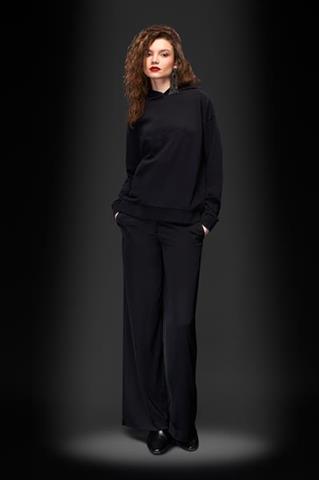 Czarna bluza z haftem 86843 - 518811