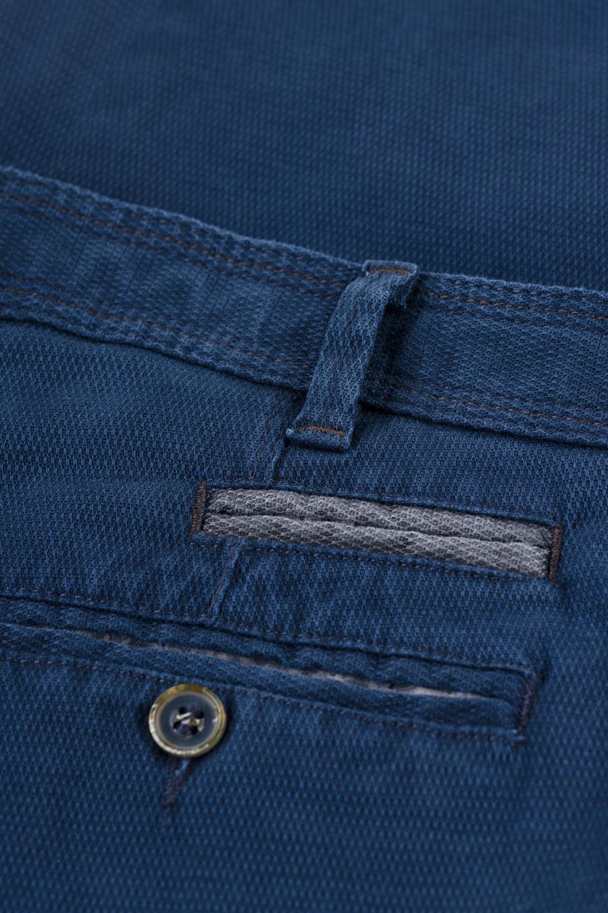 21564609_(3)